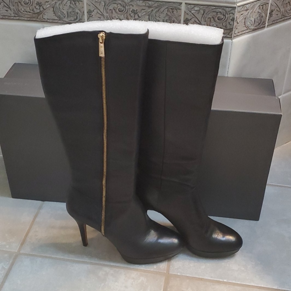Gorgeous black retro sheep Vince Camuto boots - Picture 3 of 4